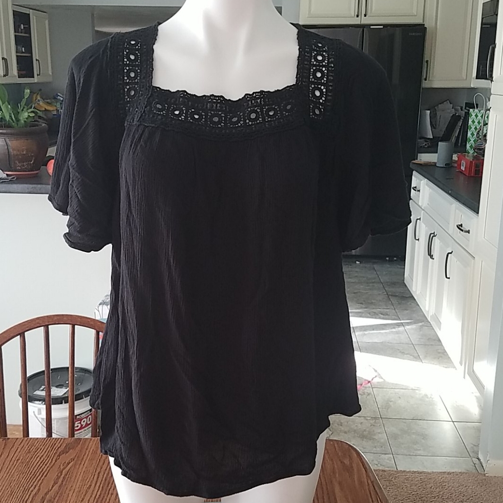Adorable maternity top
